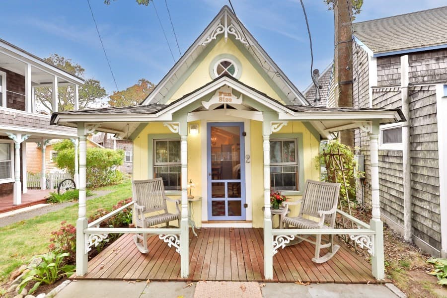 2 Lincoln Ave, Oak Bluffs MA 02557