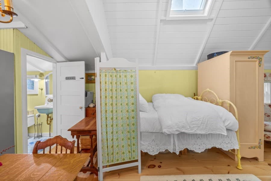 Single Family Residence at 2 Lincoln Ave, Oak Bluffs MA 02557, photo 15 of 20