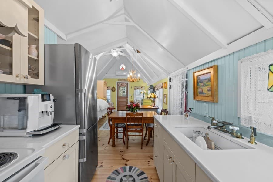 Single Family Residence at 2 Lincoln Ave, Oak Bluffs MA 02557, photo 11 of 20