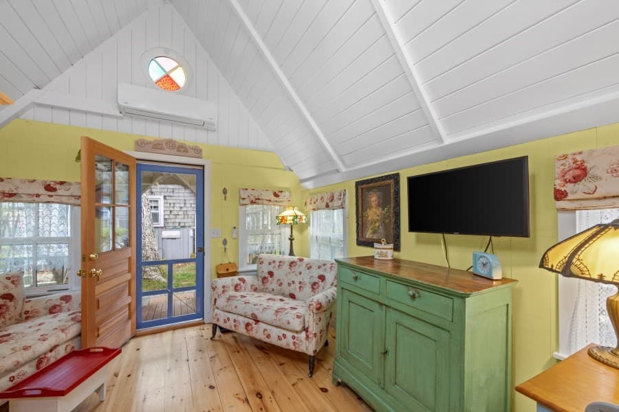 Single Family Residence at 2 Lincoln Ave, Oak Bluffs MA 02557, photo 4 of 20