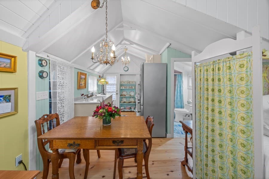 Single Family Residence at 2 Lincoln Ave, Oak Bluffs MA 02557, photo 8 of 20