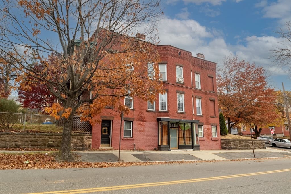 301-303 Linden St, Holyoke MA 01040 photo 6