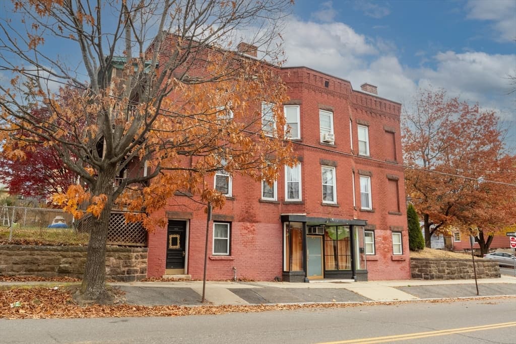 301-303 Linden St, Holyoke MA 01040 photo 5