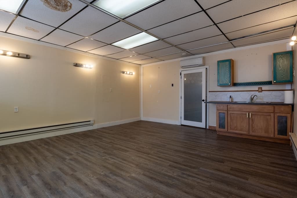301-303 Linden St, Holyoke MA 01040 photo 8