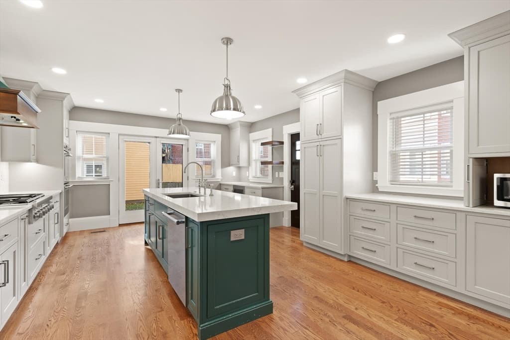 70 School St, Waltham MA 02452 photo 6