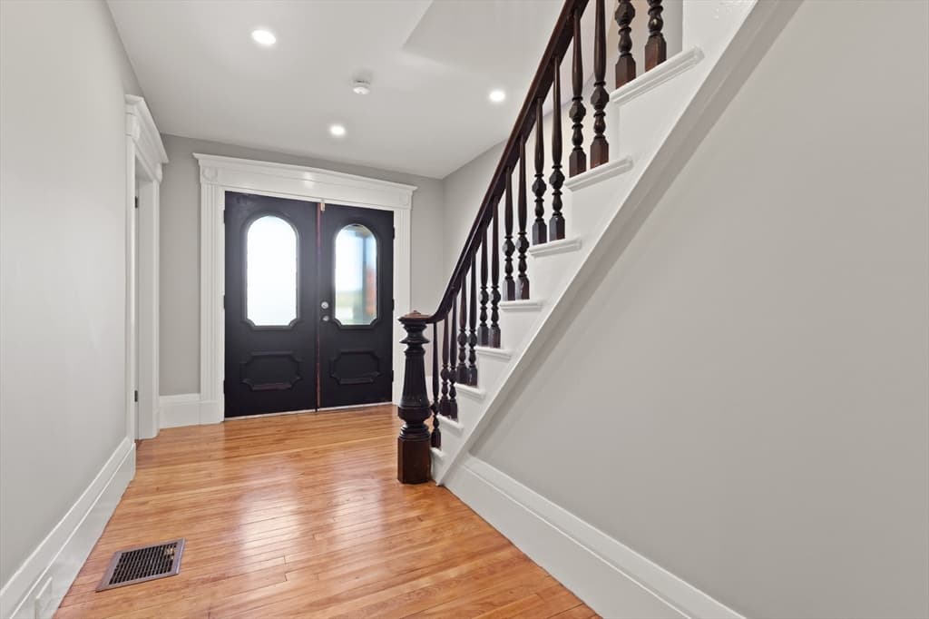 70 School St, Waltham MA 02452 photo 3