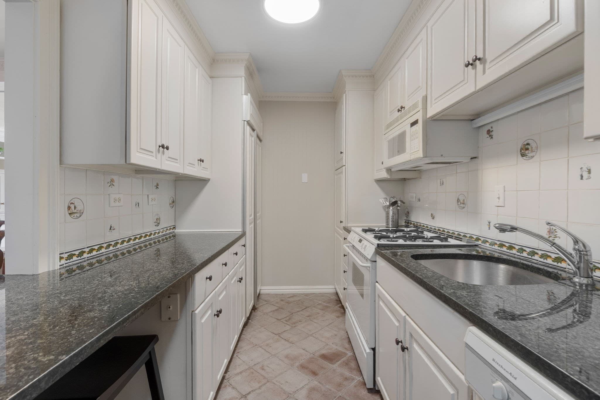 Condominium at 6 Whittier Pl, Boston MA 02114, photo 16 of 31