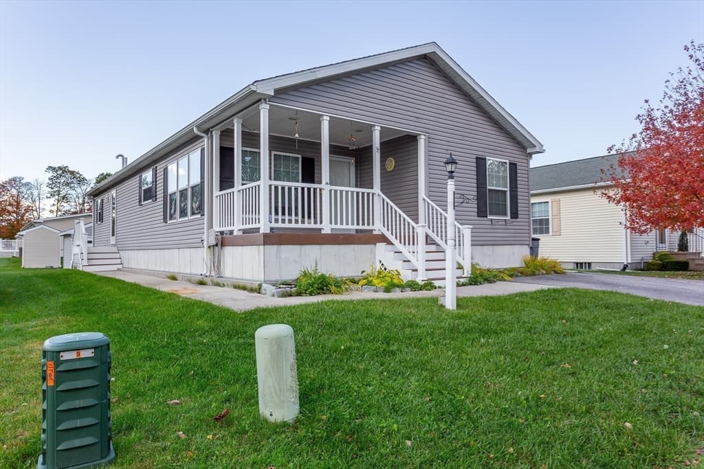 37 Bluejay Street, Tiverton RI 02878