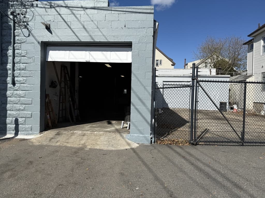 31 Scott St, New Bedford MA 02744 photo 2