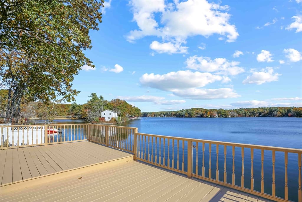 26 Cedar Lake Dr, Sturbridge MA 01566