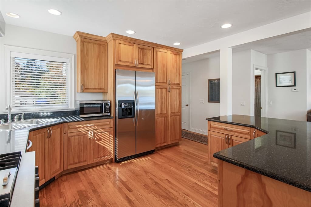 Single Family Residence at 26 Cedar Lake Dr, Sturbridge MA 01566, Sturbridge, photo 30 of 37
