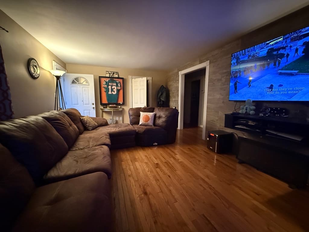 Single Family Residence at 178 Lafayette St, New Bedford MA 02745, photo 3 of 12
