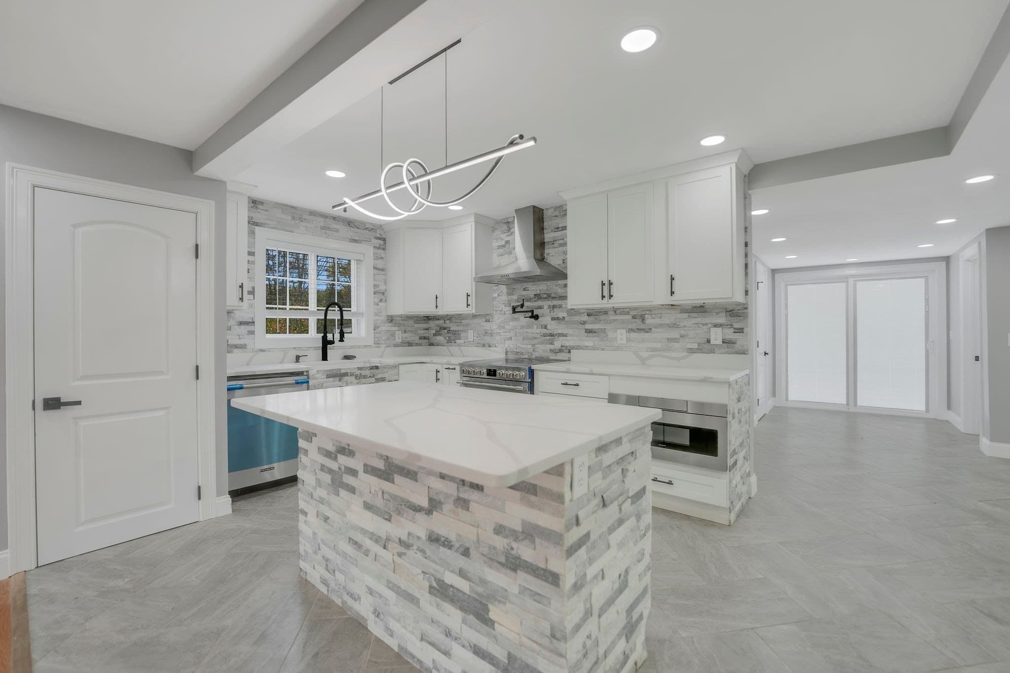 Single Family Residence at 128 Old Bedford Rd, Westport MA 02790, photo 10 of 41