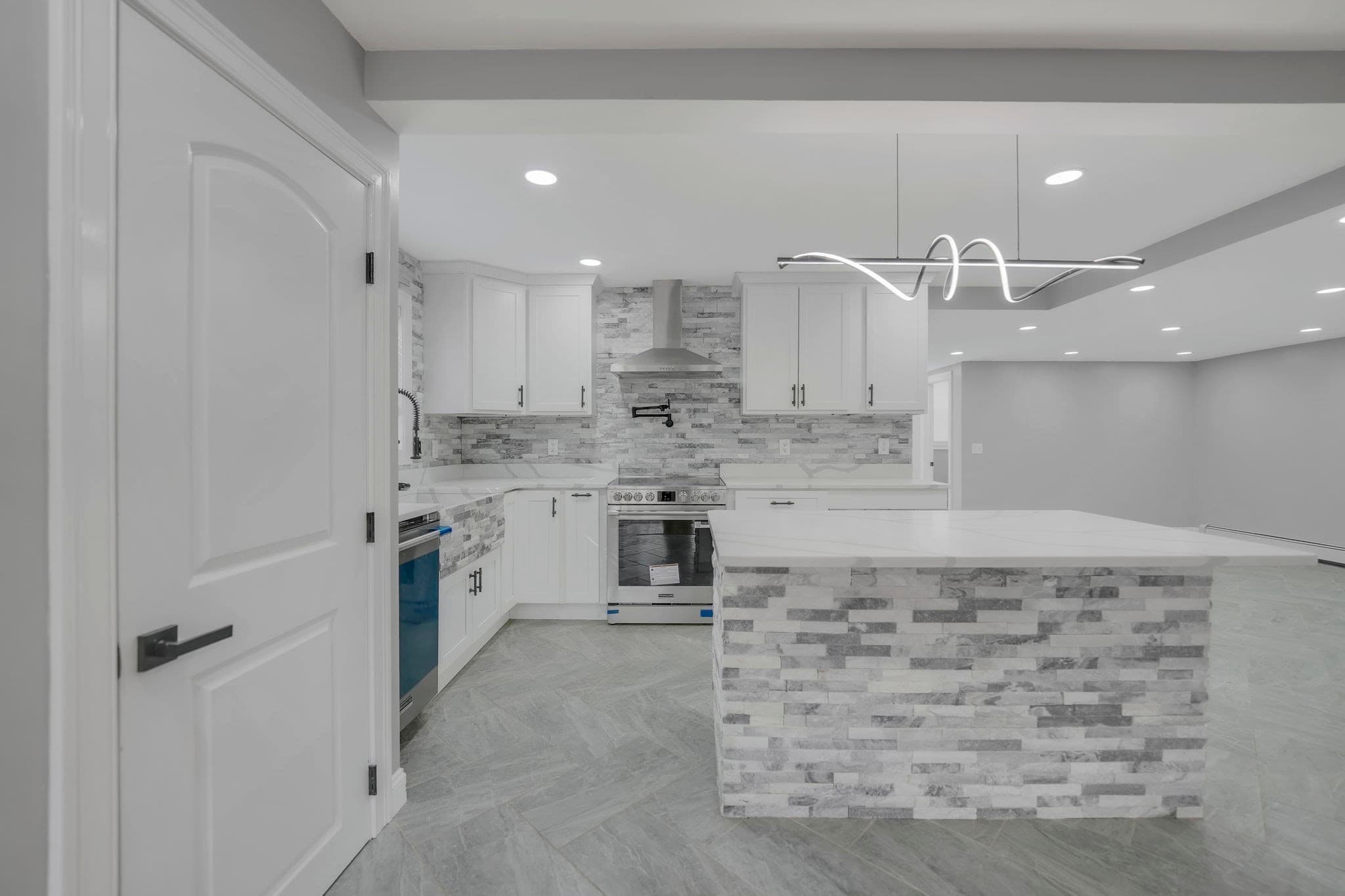 Single Family Residence at 128 Old Bedford Rd, Westport MA 02790, photo 11 of 41