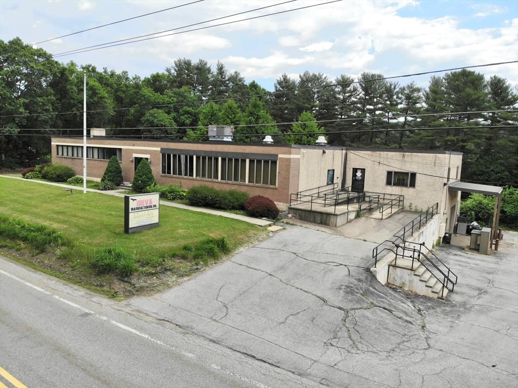 44 Southbridge Road, Dudley MA 01571