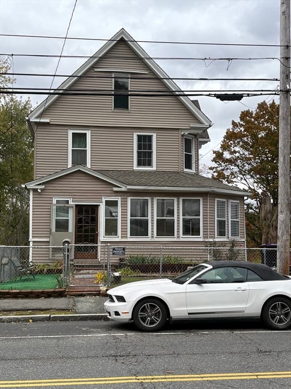 Single Family Residence at 958 Main St, Holyoke MA 01040, Holyoke, photo 2 of 18