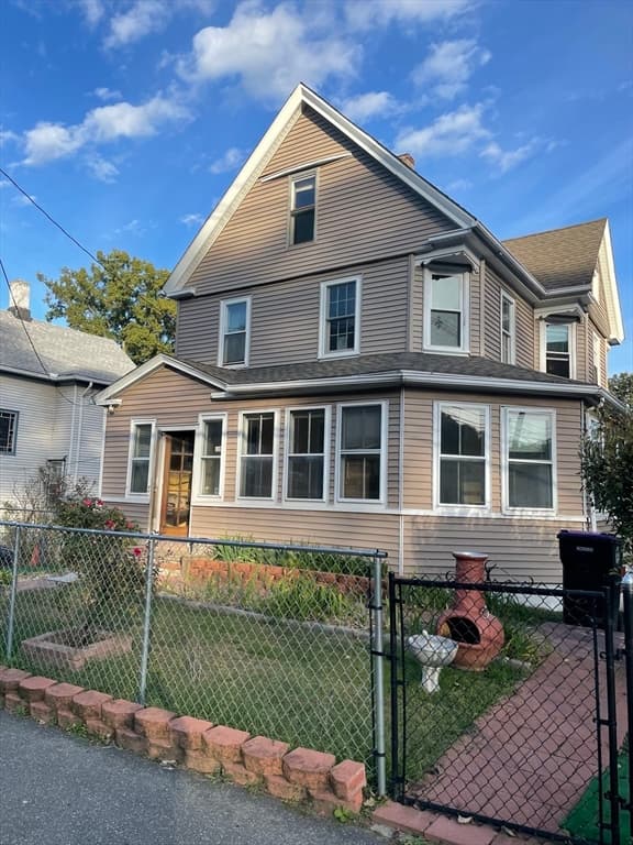 958 Main St, Holyoke MA 01040