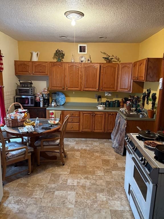 Single Family Residence at 958 Main St, Holyoke MA 01040, Holyoke, photo 5 of 18