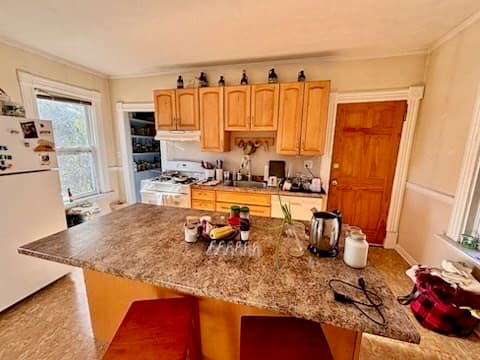 301-303 Linden St, Holyoke MA 01040 photo 13