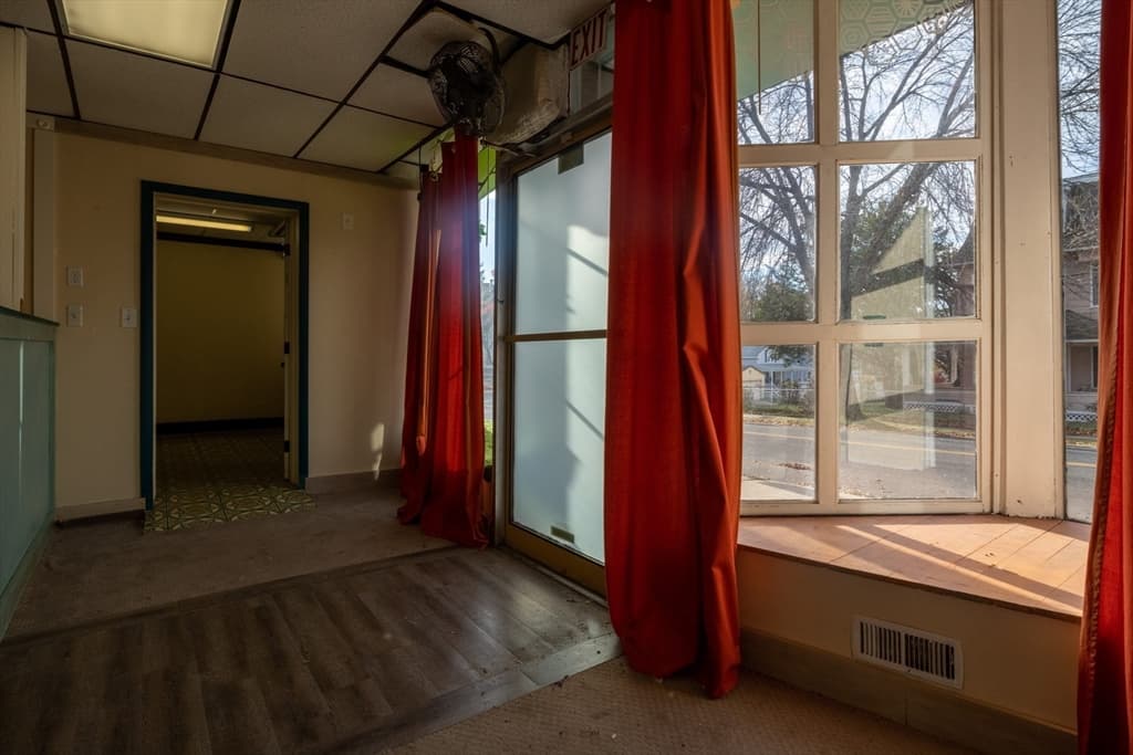 301-303 Linden St, Holyoke MA 01040 photo 11