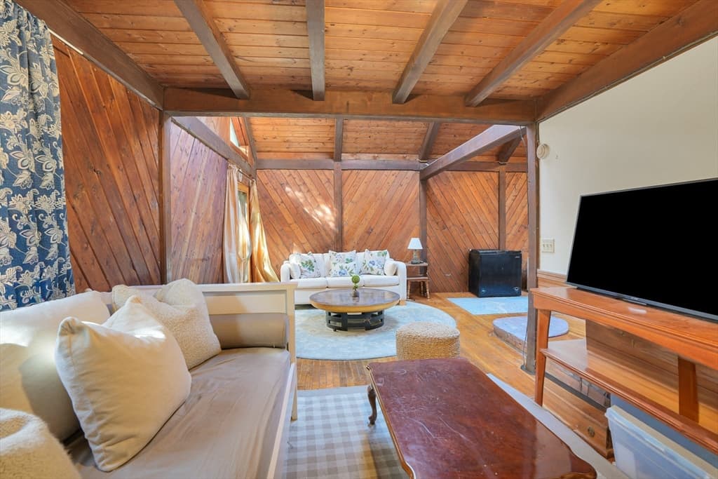 Single Family Residence at 25 Vineyard Meadow Farms Rd., West Tisbury MA 02575, photo 3 of 29
