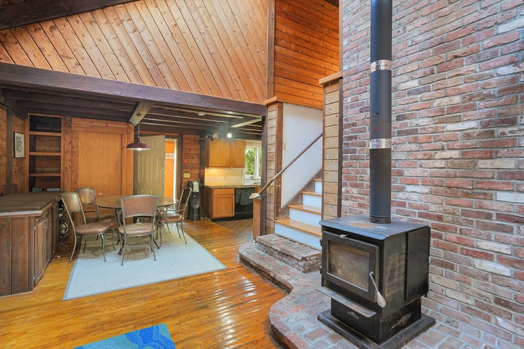 Single Family Residence at 25 Vineyard Meadow Farms Rd., West Tisbury MA 02575, photo 5 of 29