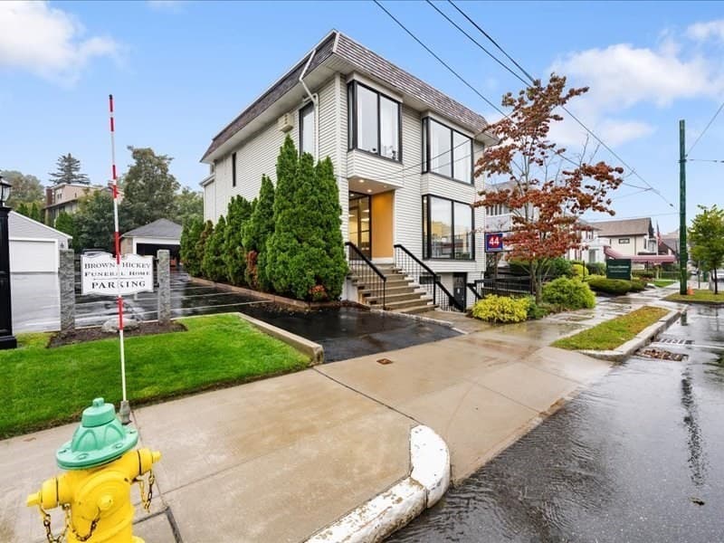 44 Trapelo, Belmont MA 02478