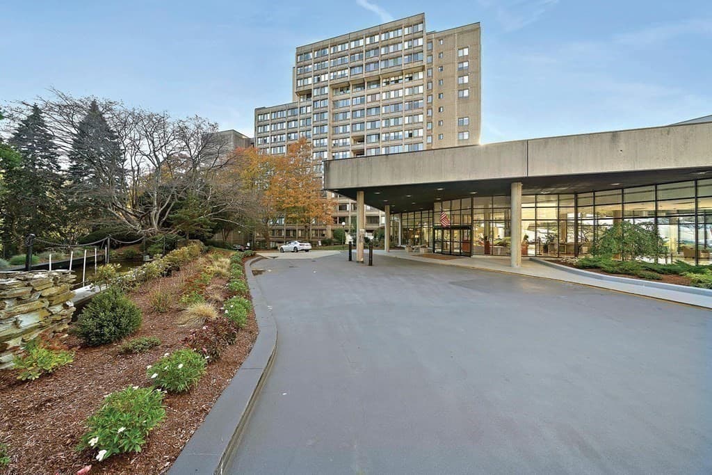 250 Hammond Pond Parkway # 1604N, Newton MA 02467