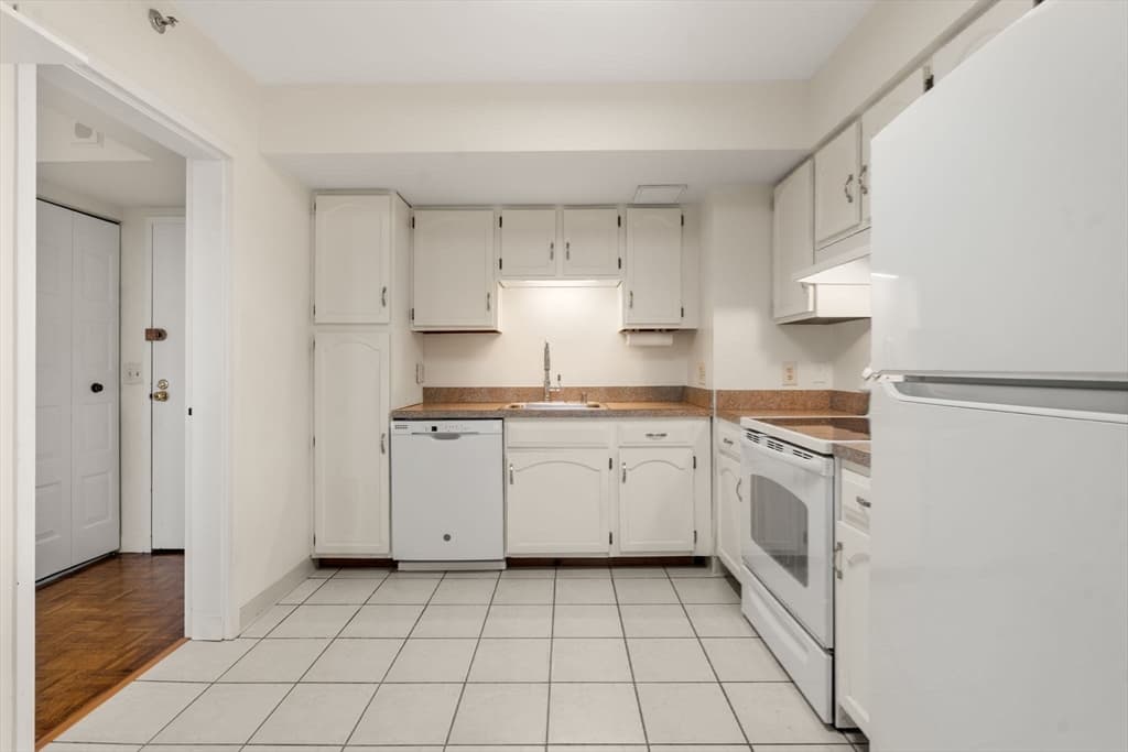 Condominium at 250 Hammond Pond Parkway # 1604N, Newton MA 02467, Newton, photo 18 of 27