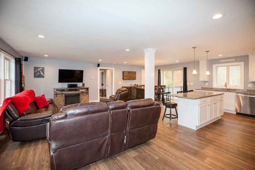 Single Family Residence at 33 Rhinecliffe Road, Swansea MA 02777, photo 10 of 37