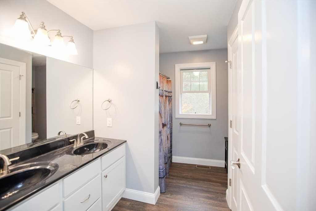 Single Family Residence at 33 Rhinecliffe Road, Swansea MA 02777, photo 14 of 37