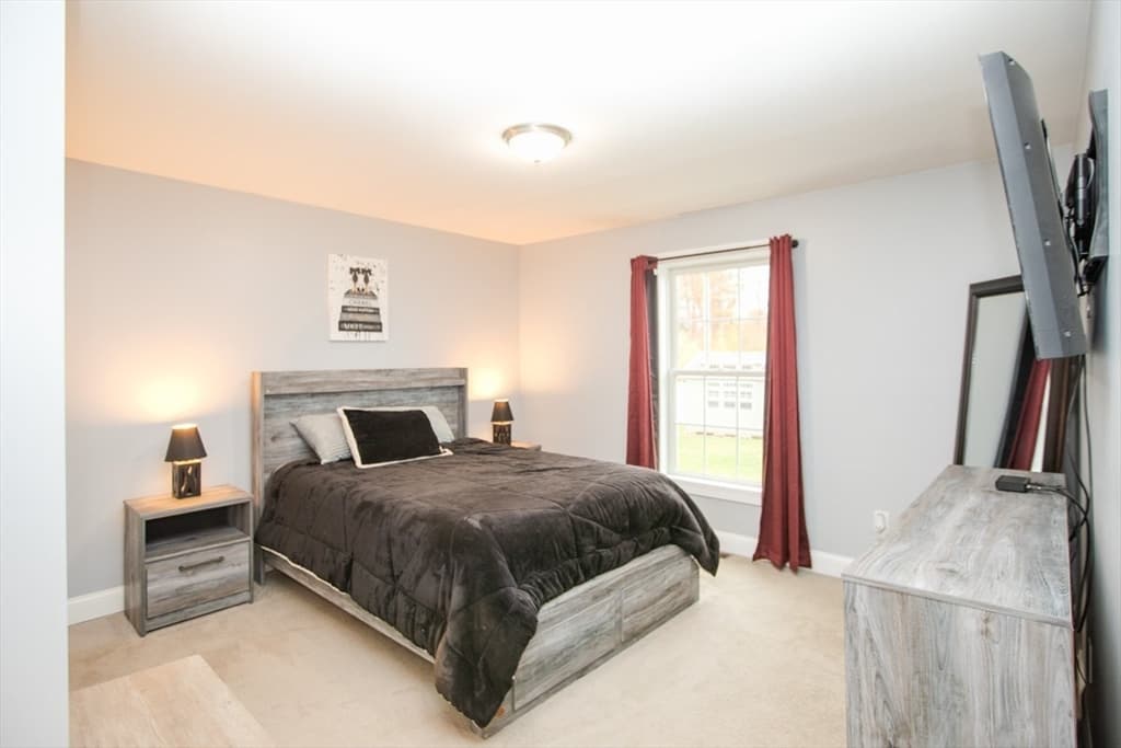 Single Family Residence at 33 Rhinecliffe Road, Swansea MA 02777, photo 18 of 37