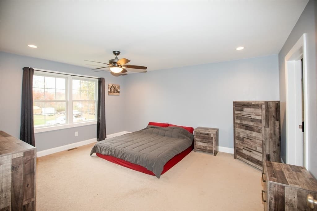 Single Family Residence at 33 Rhinecliffe Road, Swansea MA 02777, photo 11 of 37