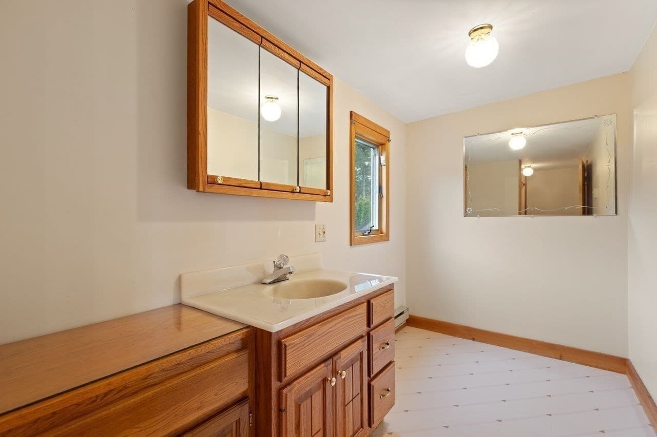 Single Family Residence at 10 Oak St, Wareham MA 02571, photo 23 of 41