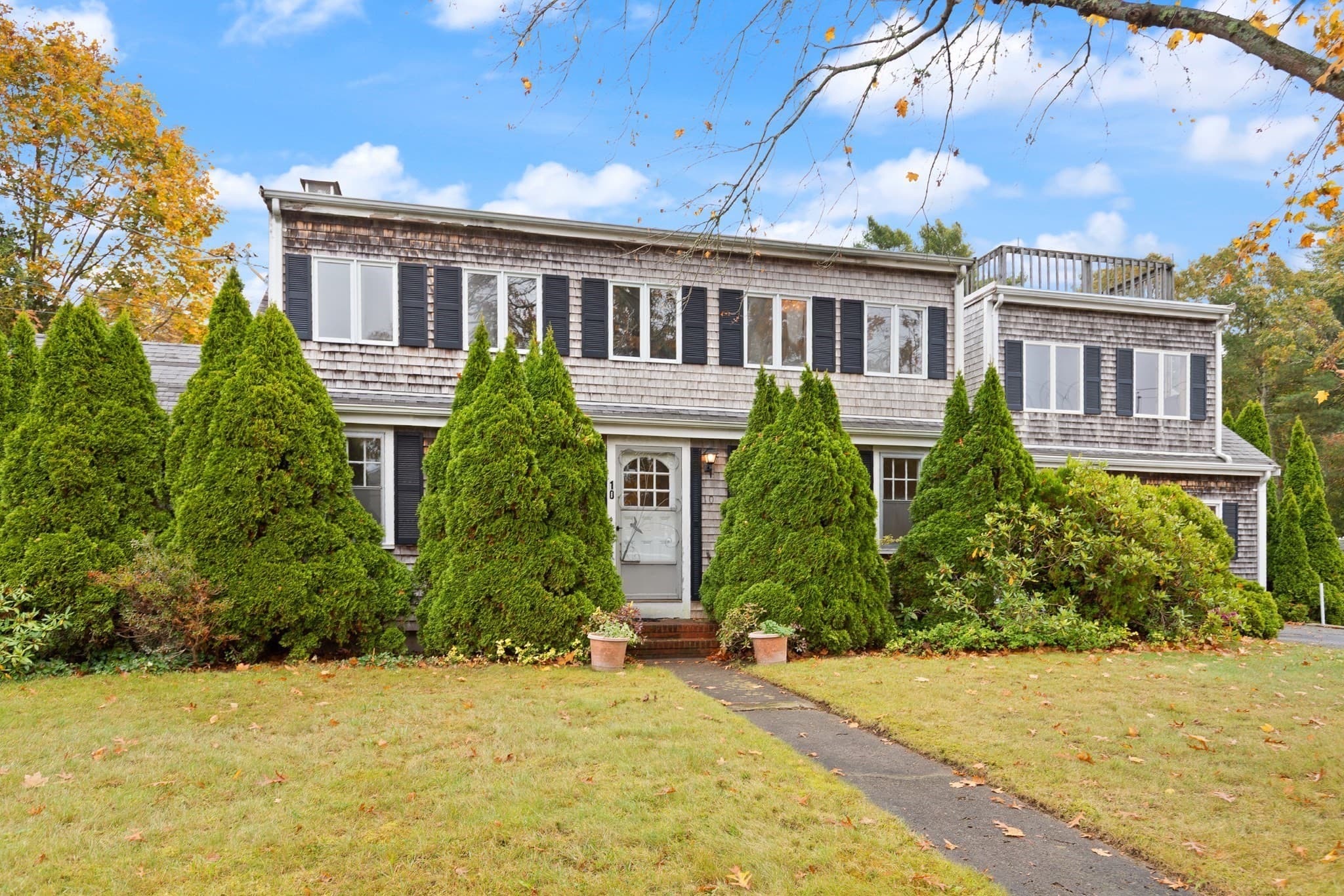 Single Family Residence at 10 Oak St, Wareham MA 02571, photo 2 of 41