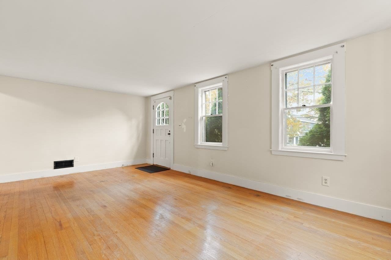 Single Family Residence at 10 Oak St, Wareham MA 02571, photo 12 of 41