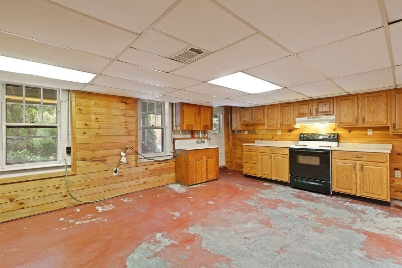 Single Family Residence at 10 Oak St, Wareham MA 02571, photo 26 of 41