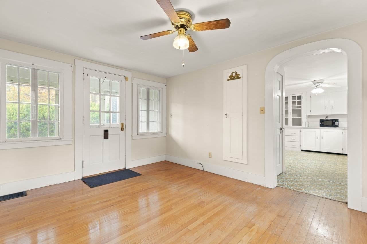 Single Family Residence at 10 Oak St, Wareham MA 02571, photo 7 of 41