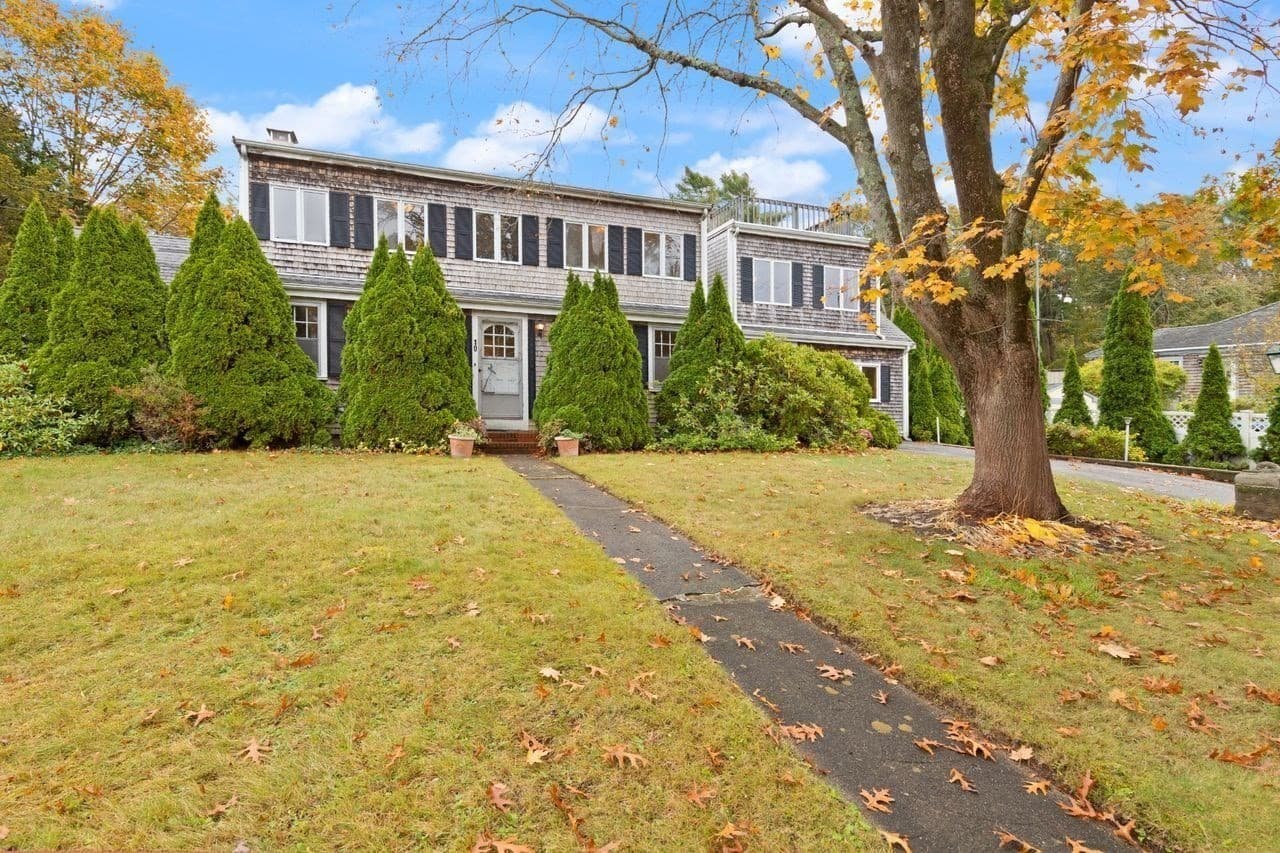 Single Family Residence at 10 Oak St, Wareham MA 02571, photo 3 of 41