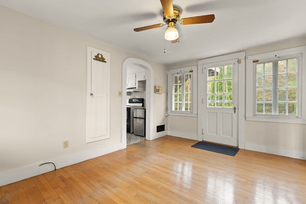 Single Family Residence at 10 Oak St, Wareham MA 02571, photo 5 of 41