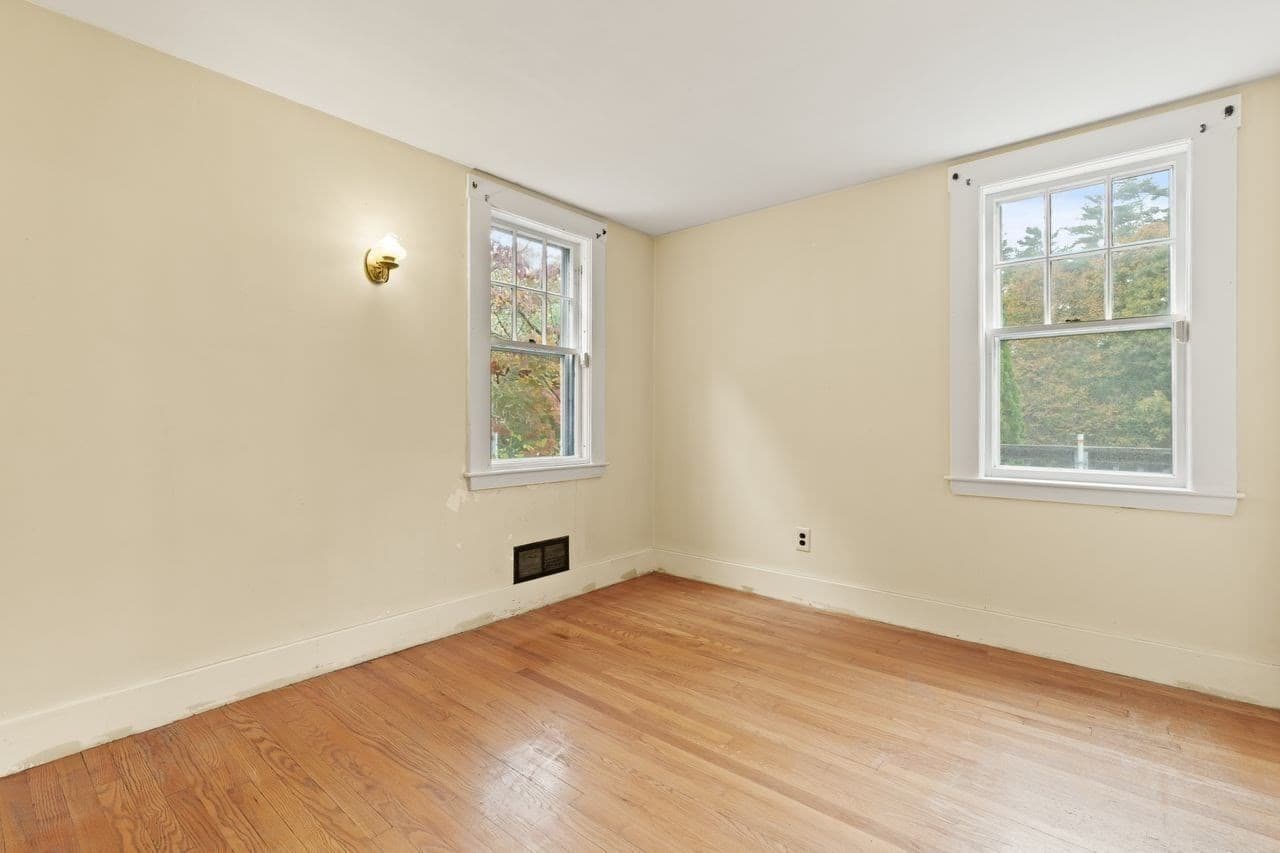 Single Family Residence at 10 Oak St, Wareham MA 02571, photo 14 of 41
