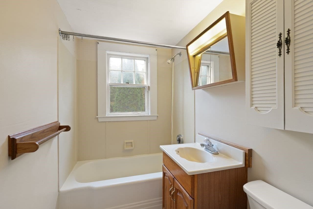 Single Family Residence at 10 Oak St, Wareham MA 02571, photo 15 of 41