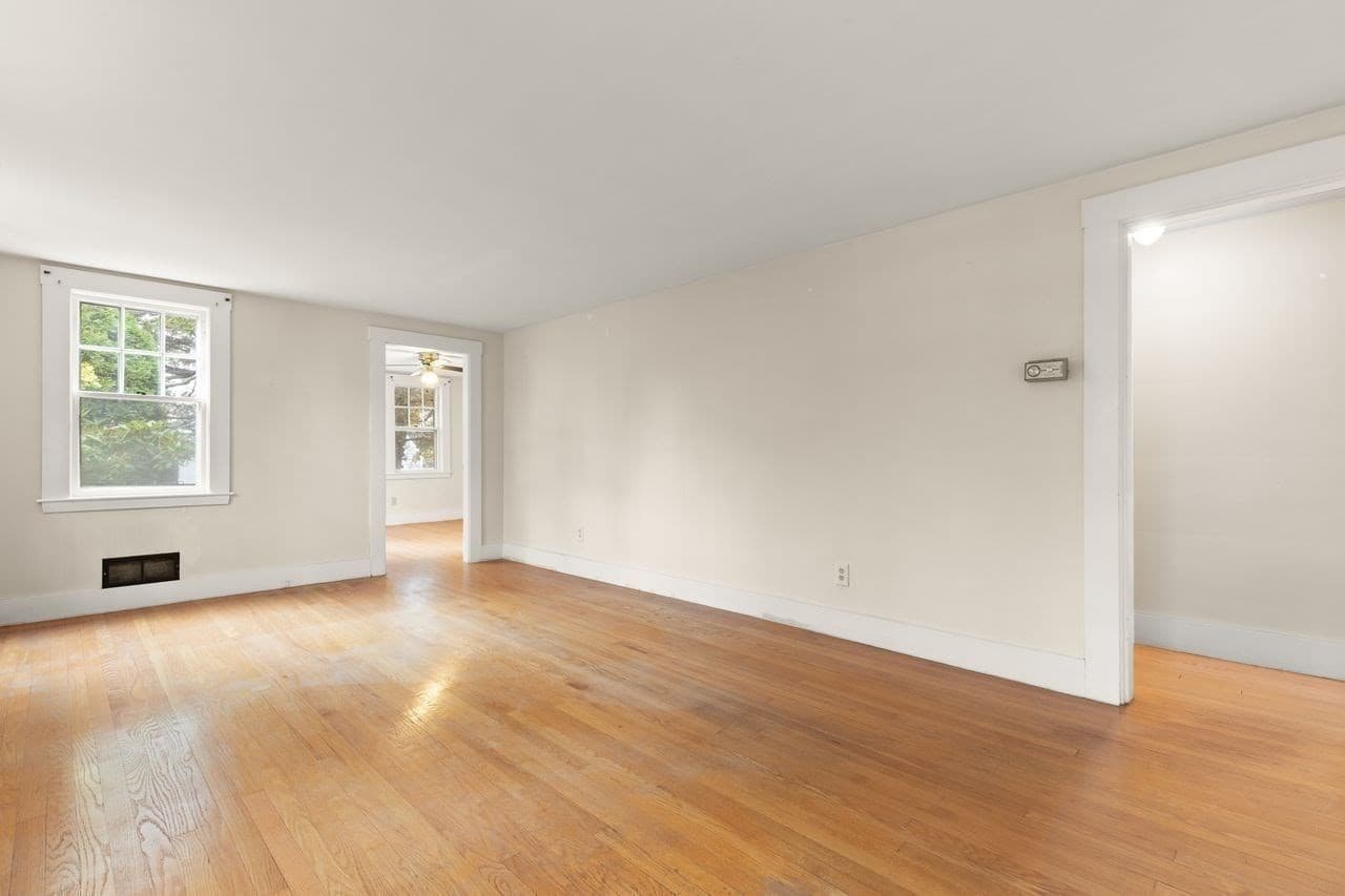 Single Family Residence at 10 Oak St, Wareham MA 02571, photo 11 of 41