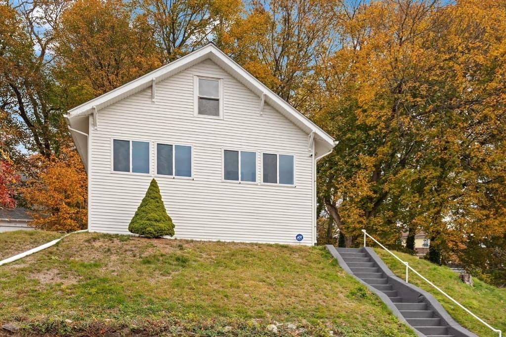 10 Minthorne St, Worcester MA 01603 photo 2