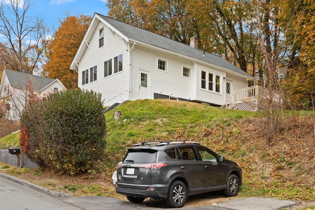 10 Minthorne St, Worcester MA 01603 photo 4