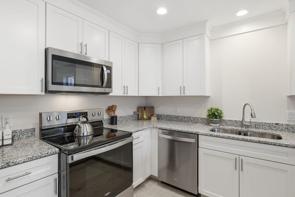Condominium at 32 Lodge Lane # 32, Wilbraham MA 01095, photo 11 of 42
