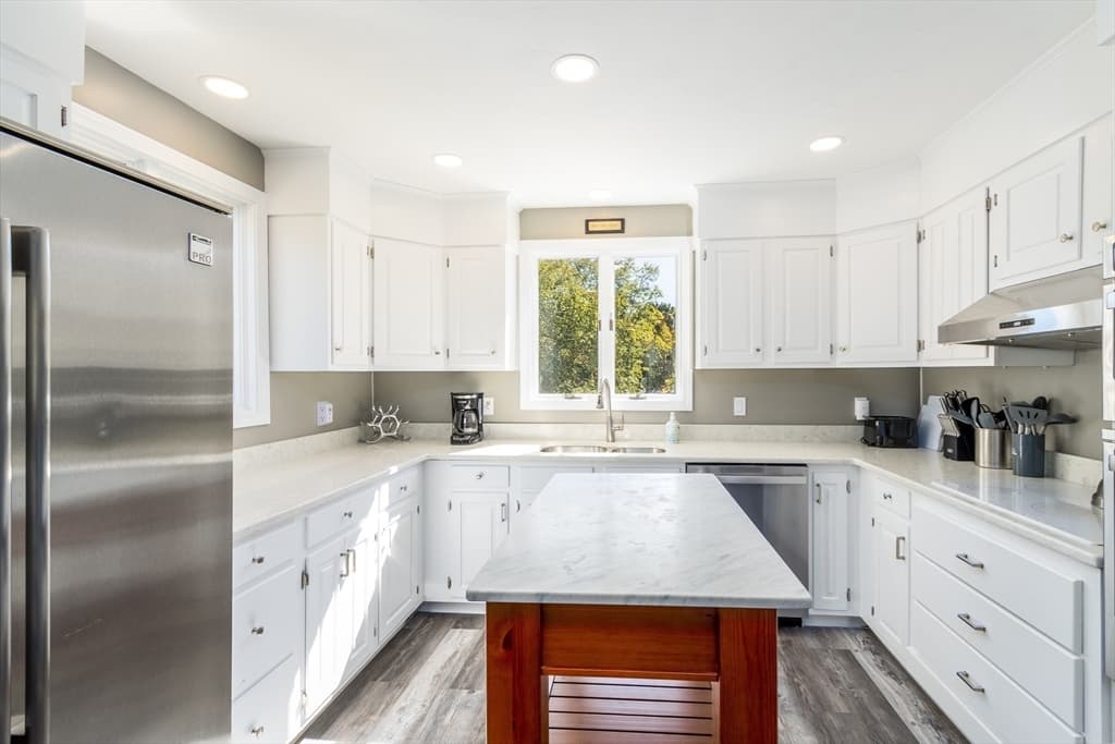 9 Honeysuckle Ln, Orleans MA 02653 photo 6