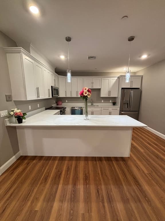 Condominium at 13 Nahant Street # 4B, Lynn MA 01902, photo 4 of 39