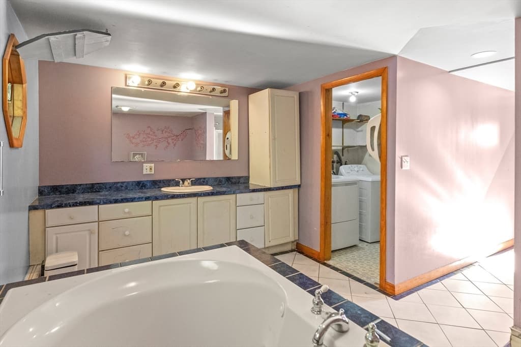 3 Family at 368 Essex Ave, Gloucester MA 01930, Gloucester, photo 11 of 31