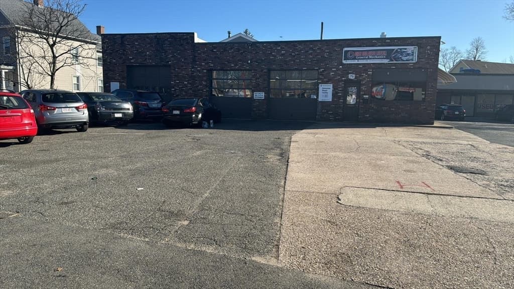288 Allen St, Springfield MA 01108